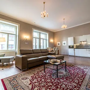 https://downtown-grand-apartment-old-town-top-location.praguehotelsweb.com